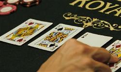 c-mgm-casino-cat-giam-557-viec-lam