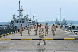 afp-cam-bot-lam-ro-chuyen-cho-tq-dung-cang