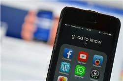 facebook-youtube-logo-cell-phone