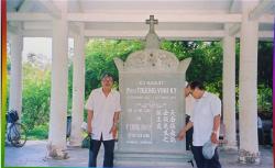 bia-mo-truong-vinh-ky