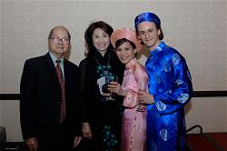 co-vinh-chu-tue-trong-ngay-cu-o-i-cua-tac-gia