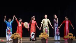 4-21-19tn-sinh-hoat-thieu-nhi-2-fashion-show-hoc-sunh-trung-tam-vhvn-