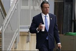 thong-doc-cuomo-tu-chuc