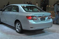 a-toyota-corolla-car-xe-hoi