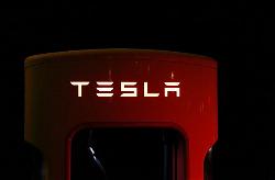 c-tesla-nen-thu-hoi-2000-chiec-xe