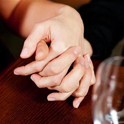 couple-holding-hands
