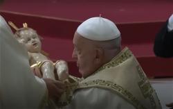 pope-1-kissing
