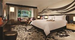 c-cong-ty-thomas-cook-can-them-251-trieu-do