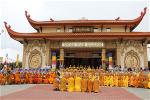 1-phat-dan-chua-hue-quang