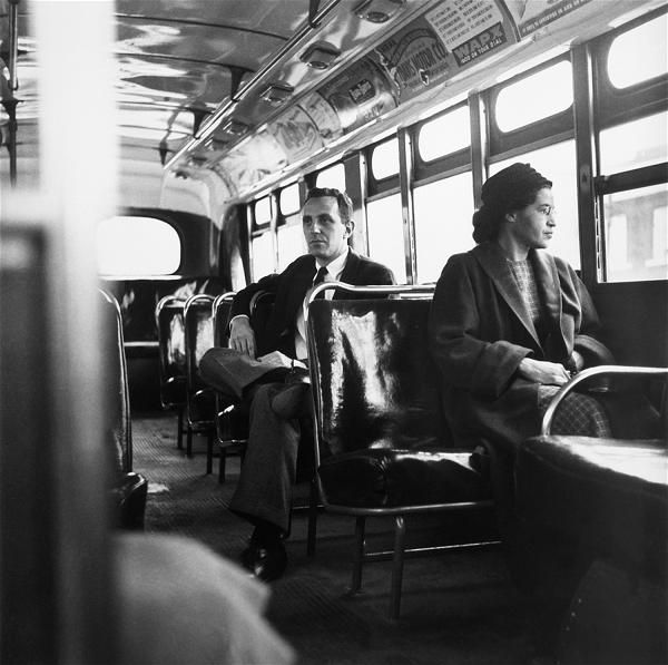 AFP_Rosa Parks ngoi trong xe buyt