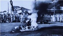 nguyen-van-thong-va-buc-hinh-ht-quang-duc-tu-thieu