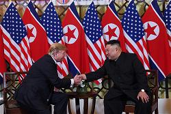 afp-trump-kim-in-hanoi