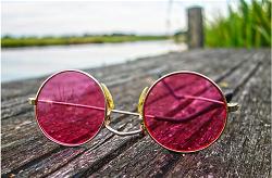 illusion-pink-glasses