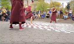 a-breakdance-tibetan-monks